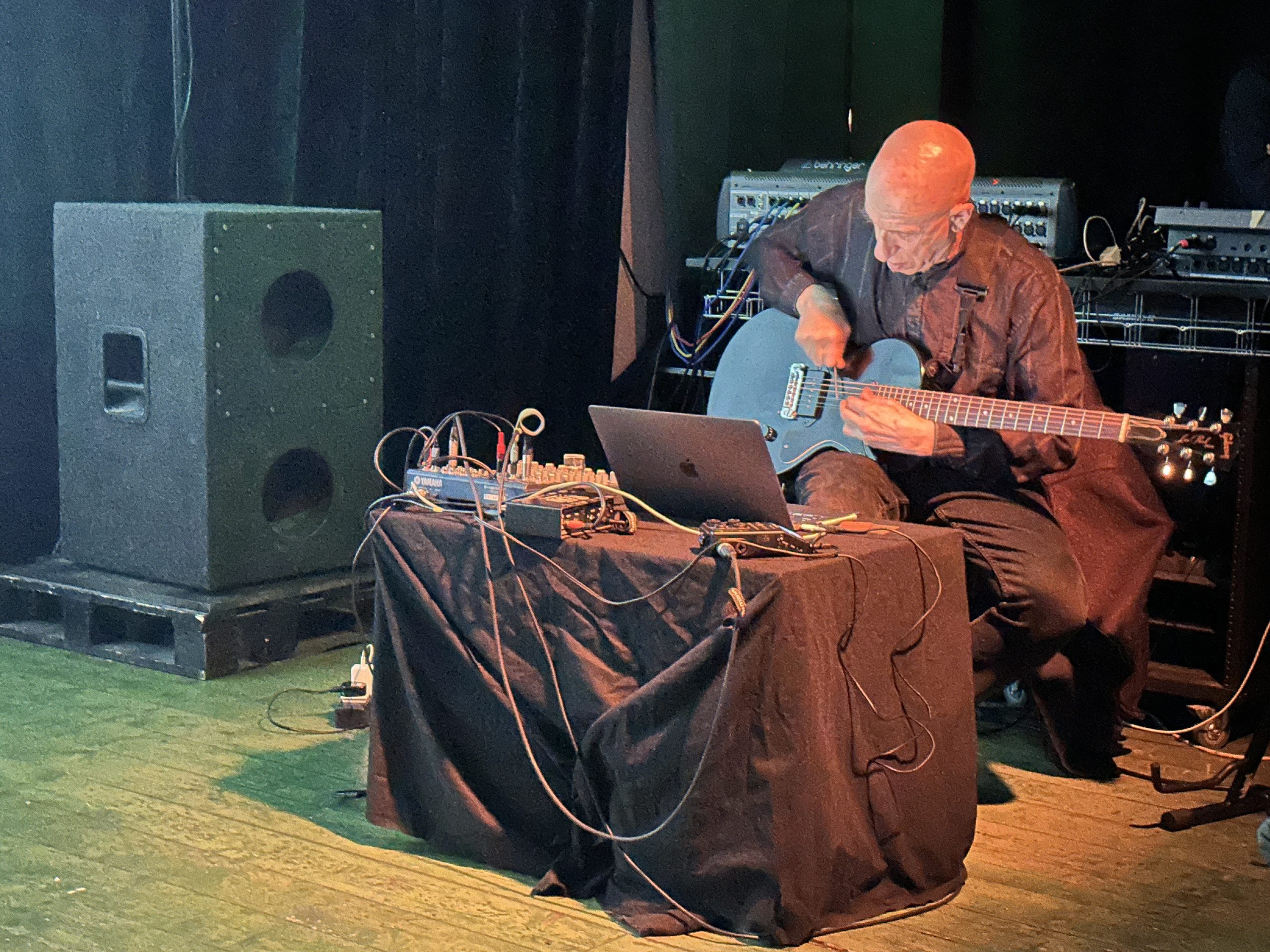 Eliott Sharp – koncert – 14. června 2026 – Punctum Krásovka, Praha